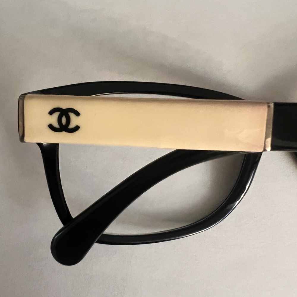 CHANEL eyeglasses, black and cream - Picture 8 of 17